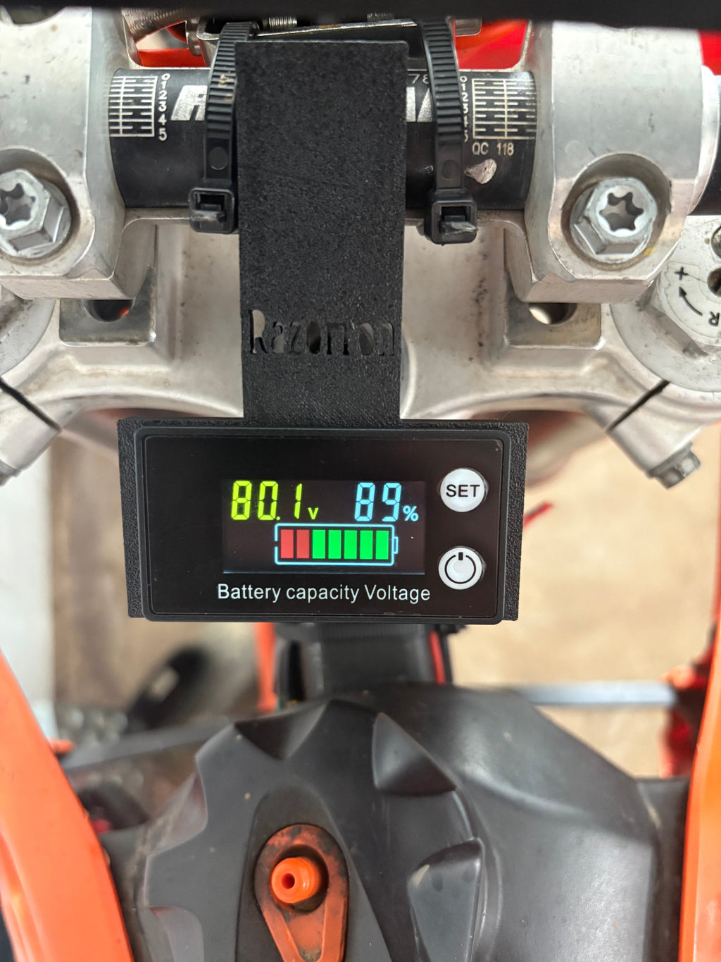 FARDRIVER plug-in-play voltage display kit