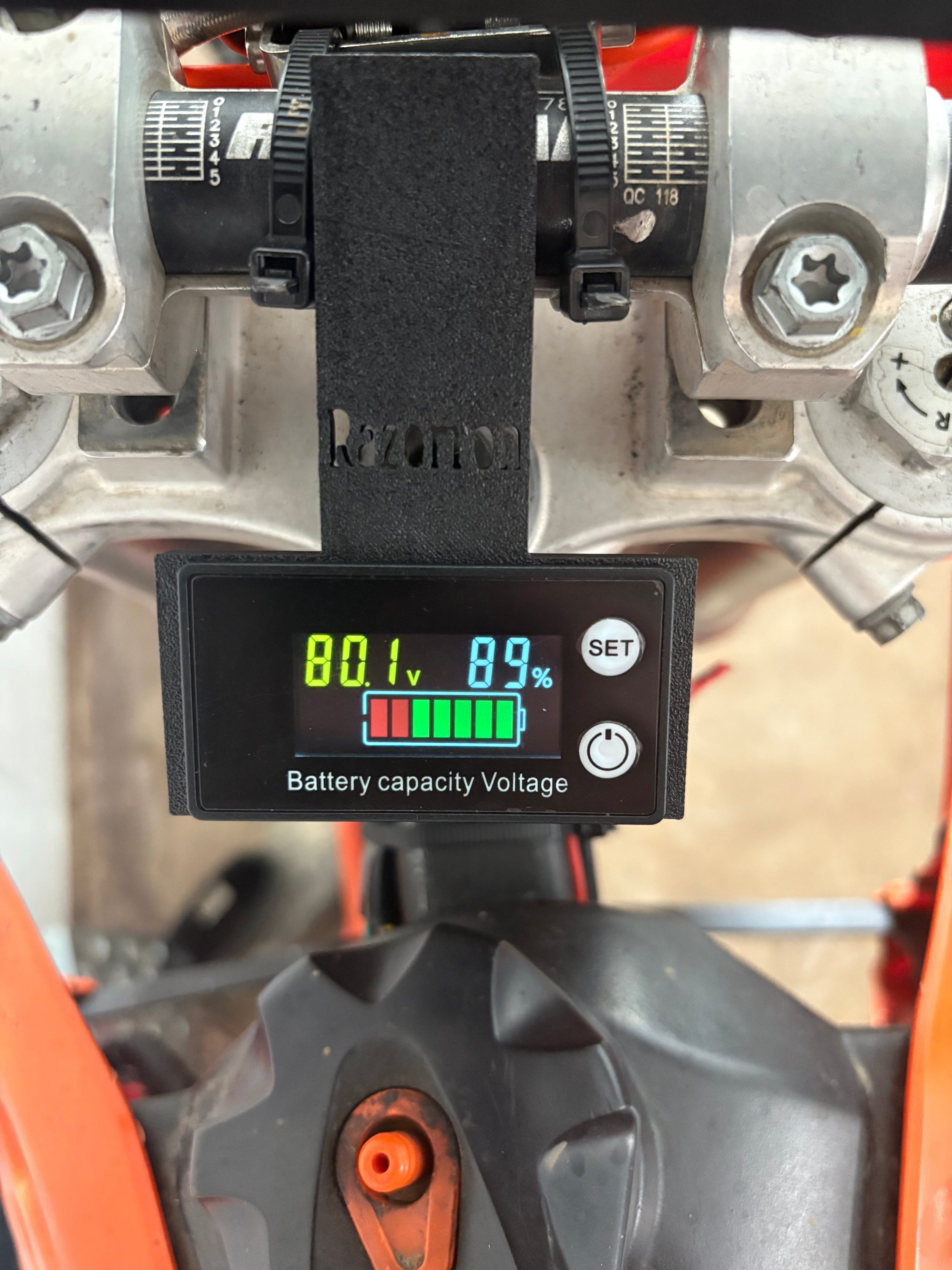 VEVOR Plug-in-Play Voltage Display